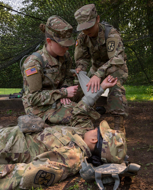 soldiers training in first aid
