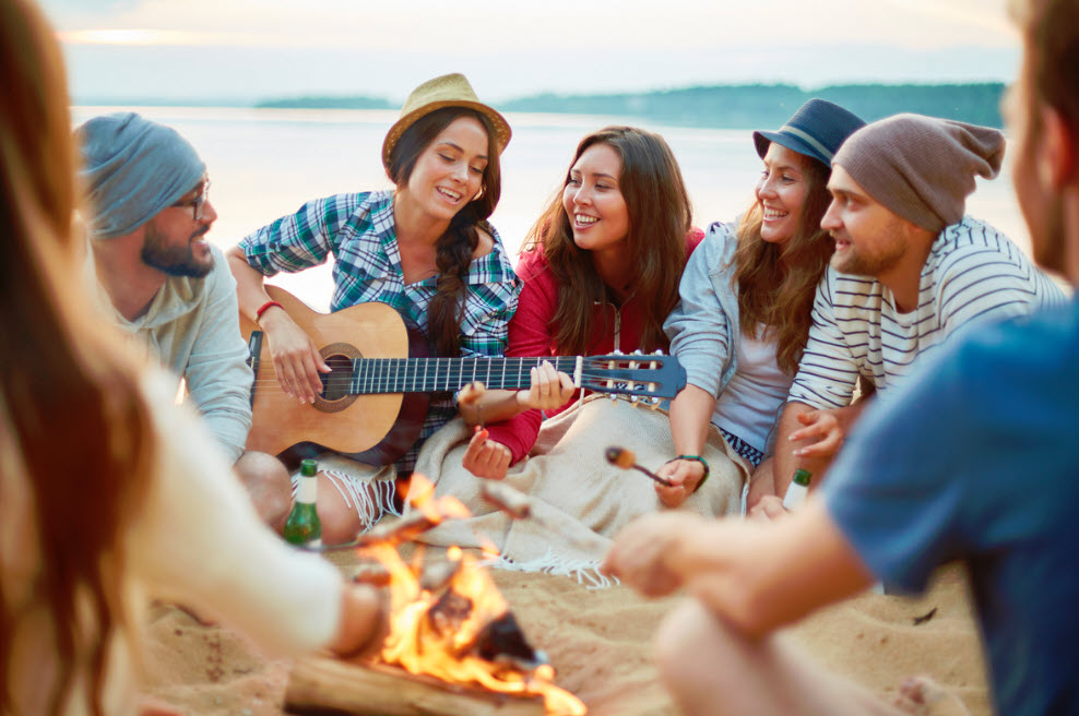 7 Country Songs for Campfire Singalongs